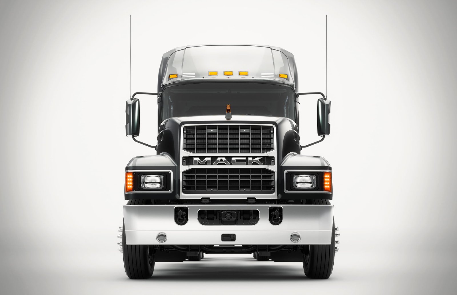 mack-pinnacle-frente