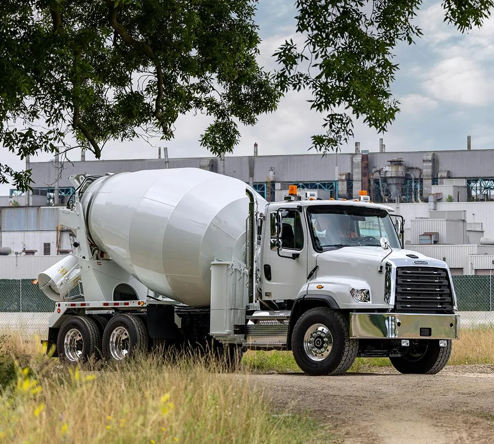 Freightliner 114SD Plus revolvedora de frente