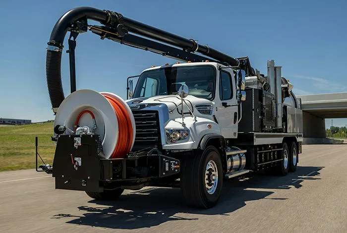 Freightliner 114SD con equipo de succión