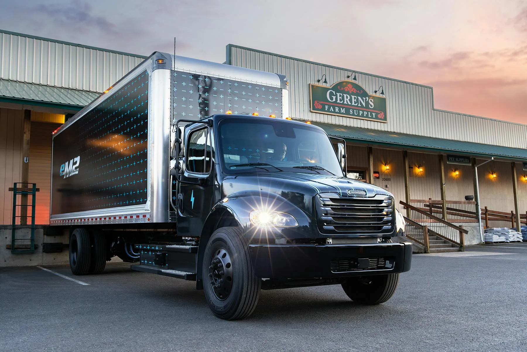 Freightliner eM2 en el andén