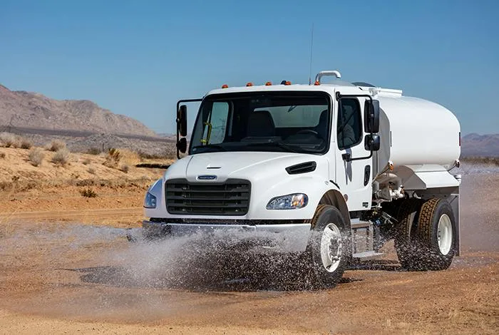 Freightliner M2 con pipa